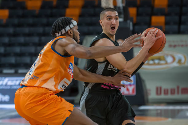 力似乎略显 力似乎略显