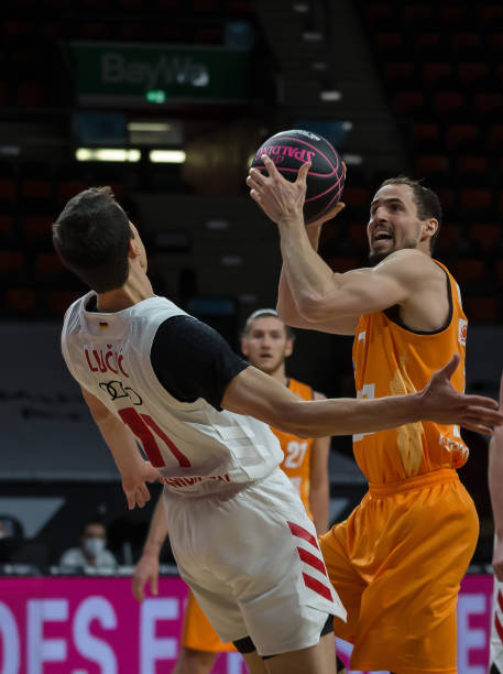 他在场上以 他在场上以