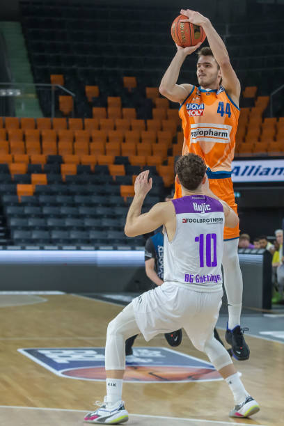 平的赛场上 平的赛场上